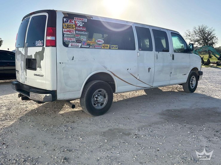 2004-chevrolet-express-3500-image-3