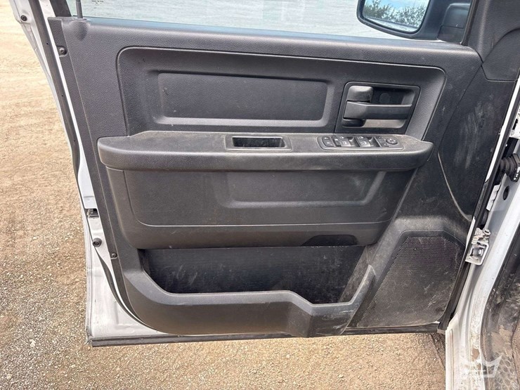 2020-ram-1500-classic-image-5