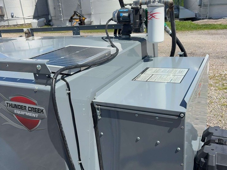 2023-thunder-creek-fuel-trailer,-990-gallon-of-fuel,-55-gallon-def-tank,-electric-pump-1-1/2''-hose,-tandem-axle,-spare-tires,-bumper-hitch-image-8
