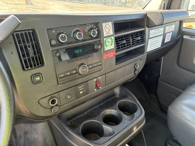 2014-utility-van-image-17