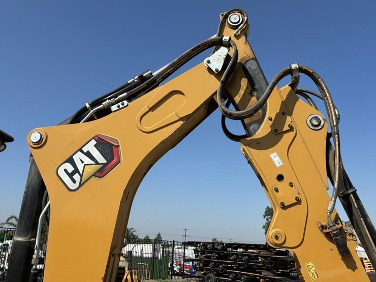 2022-caterpillar-430-image-18