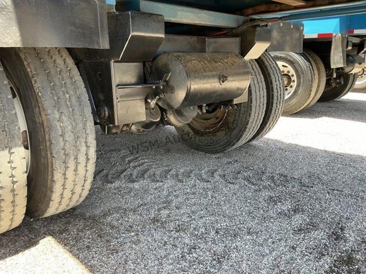 2020-versa-v-bottom-spreader-trailer-image-15