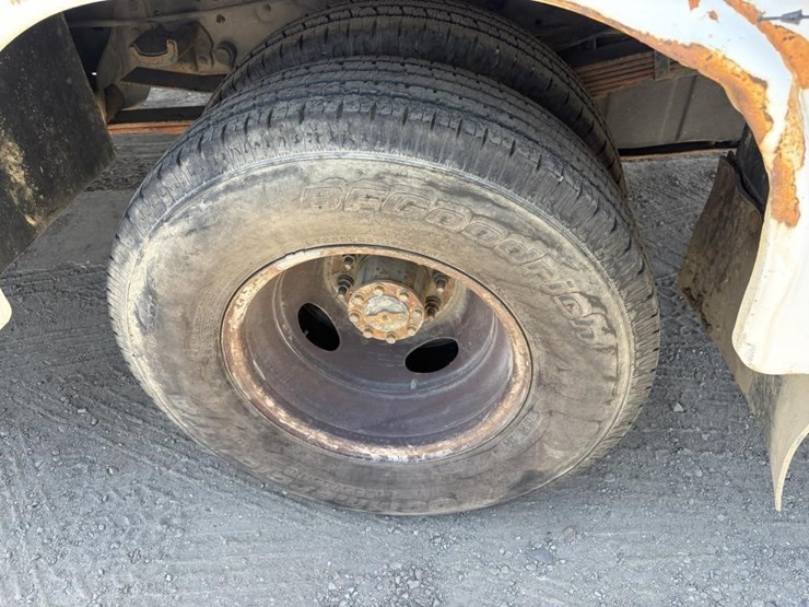 2004-ford-f350-xl-image-5