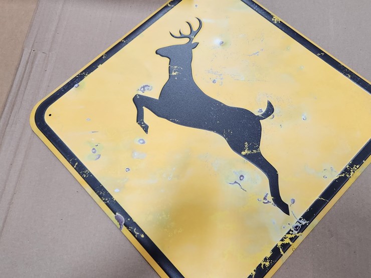 #404-•-deer-crossing-sign-image-1