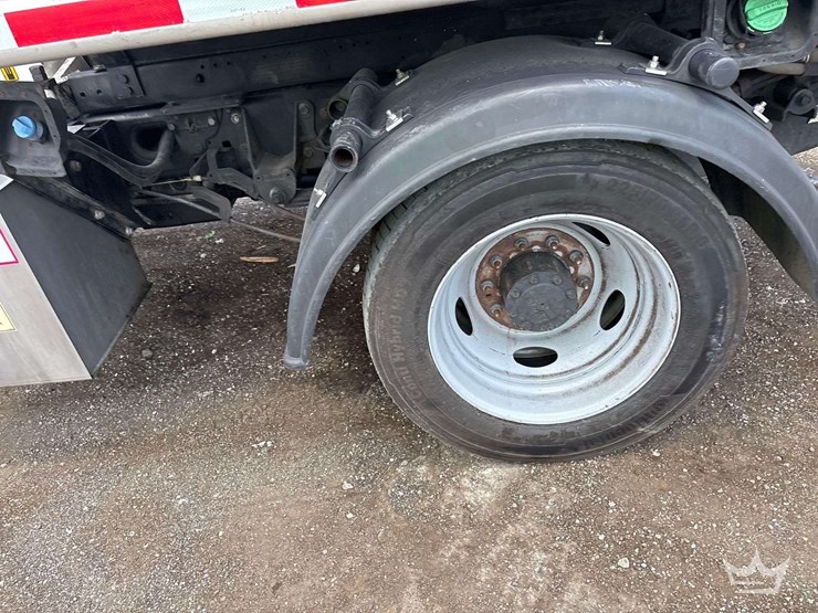 2017-ford-f550-image-22