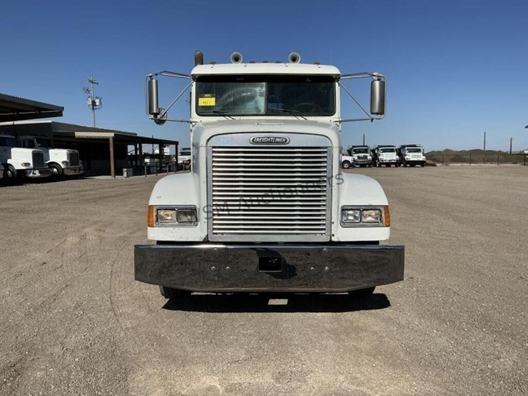 1999-freightliner-fld120-image-2