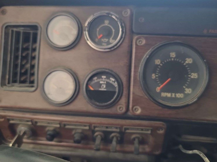 1991-freightliner-semi,-wet-kit,-9-speed,-air-brakes,-twin-fuel-tanks,-aluminum-ris,-ss-fenders,-11r24.5,-detroit-diesel-60-series,-air-slide-5th-wheel,-vin--1fuvdseb5lh392980-image-20