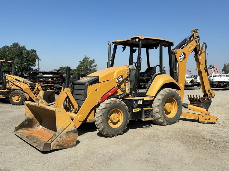 2022-caterpillar-430-image-1