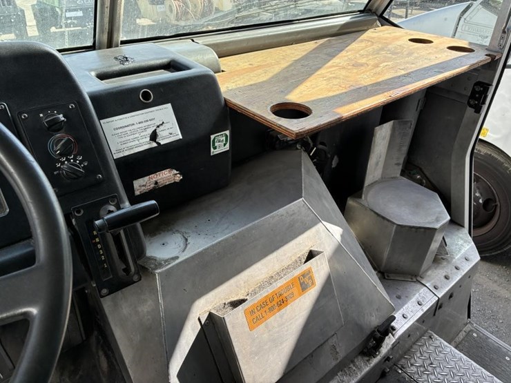 2002-workhorse-p42-image-25