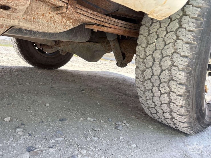 2005-gmc-2500-image-23