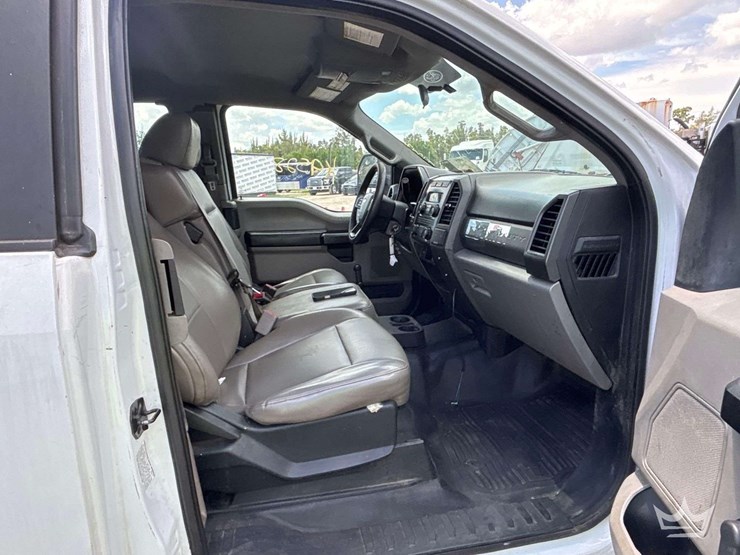 2017-ford-f550-image-32