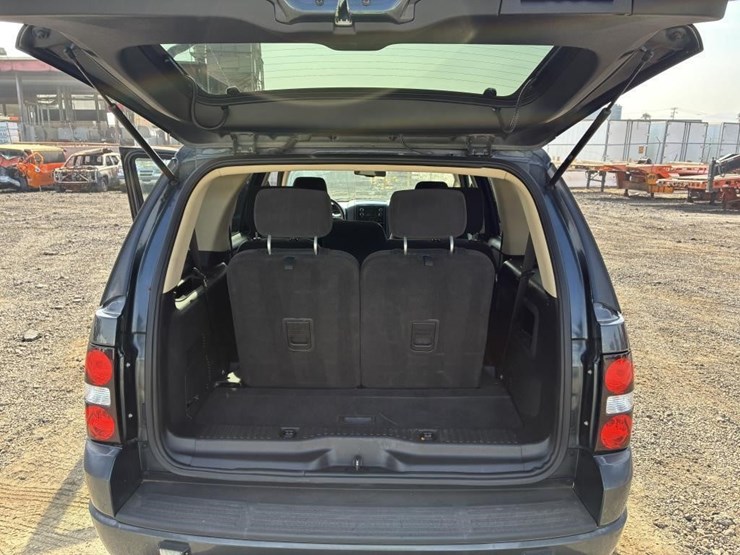 2010-ford-explorer-xlt-image-12