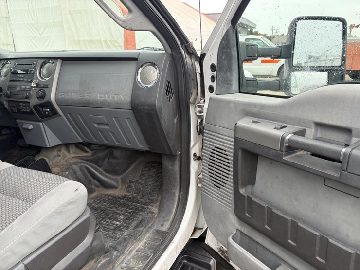 2011-ford-f550-xlt-image-10
