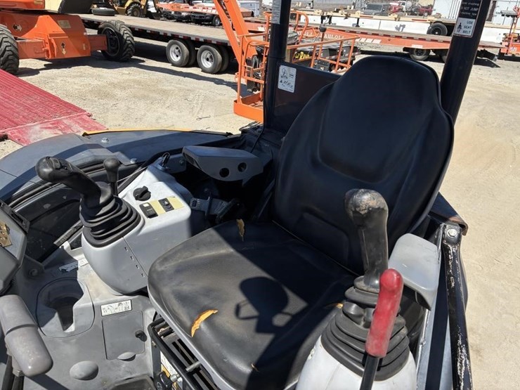 2020-deere-35g-image-19