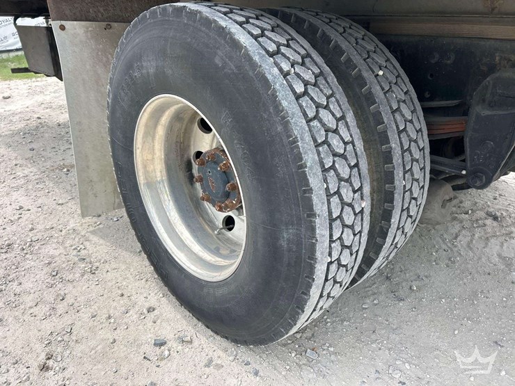 2002-kenworth-t300-image-36