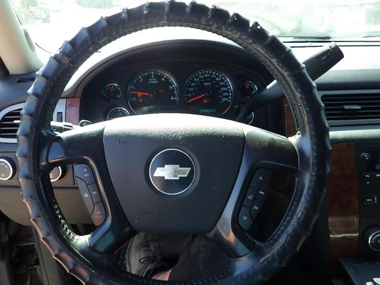 2008-chevrolet-tahoe-image-28