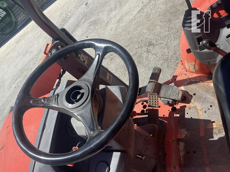 2014-kubota-l45-image-12