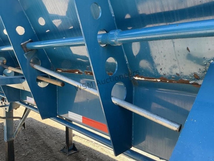 2020-versa-v-bottom-spreader-trailer-image-10