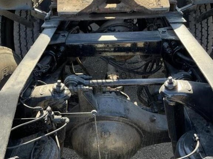 2000-peterbilt-357-image-10