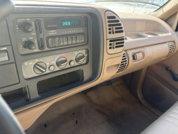 1995-chevrolet-cheyenne-3500-image-19