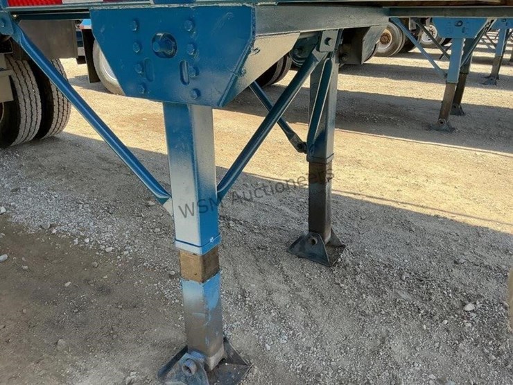 2016-versa-v-bottom-spreader-trailer-image-14