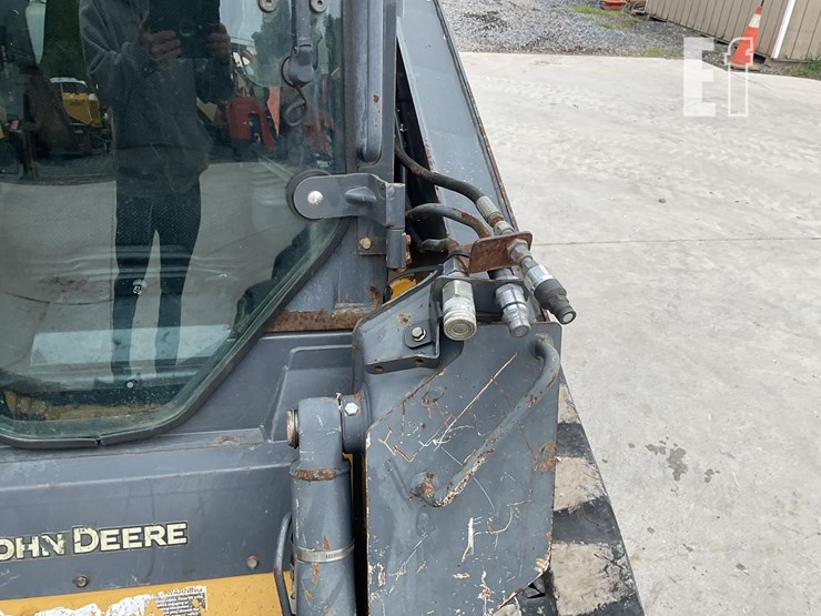 2017-deere-317g-image-13