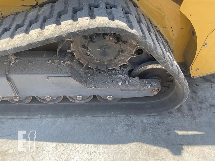 2024-deere-317g-image-9