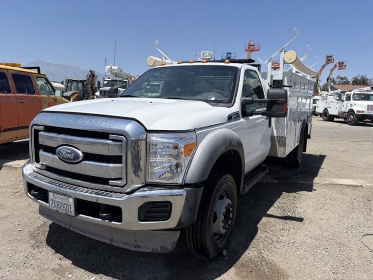 2011-ford-f550-image-1