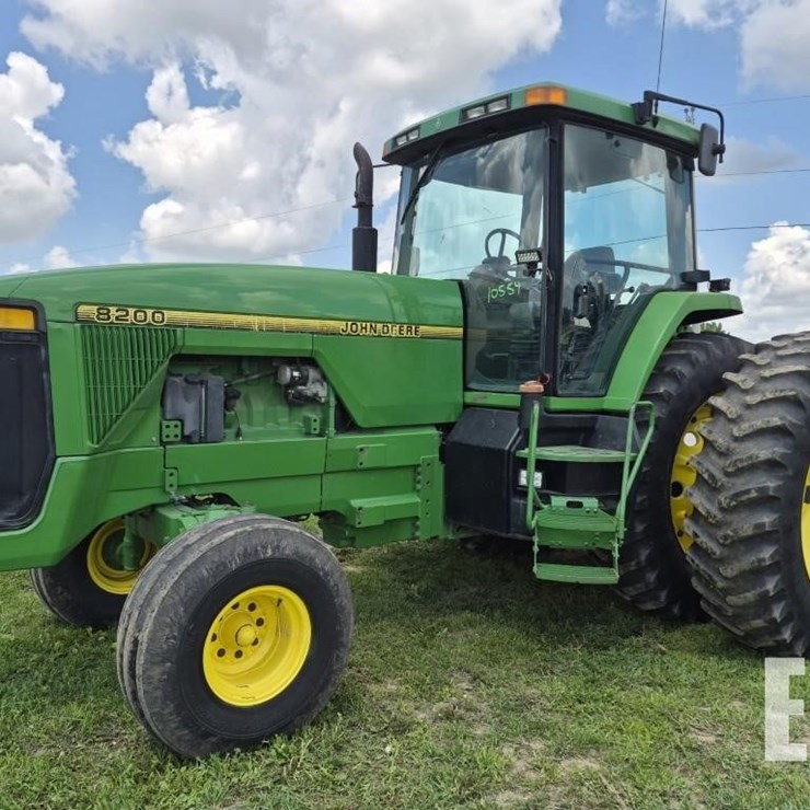 1995 JOHN DEERE 8200