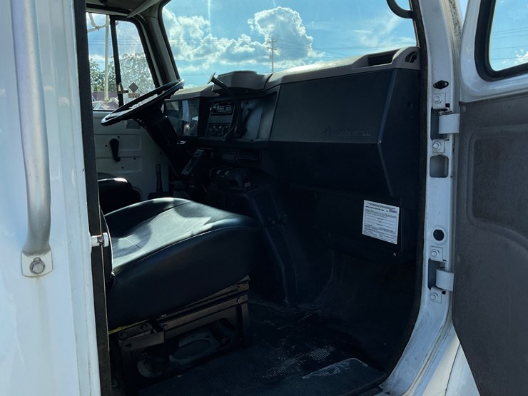 2000-international-4700-image-14