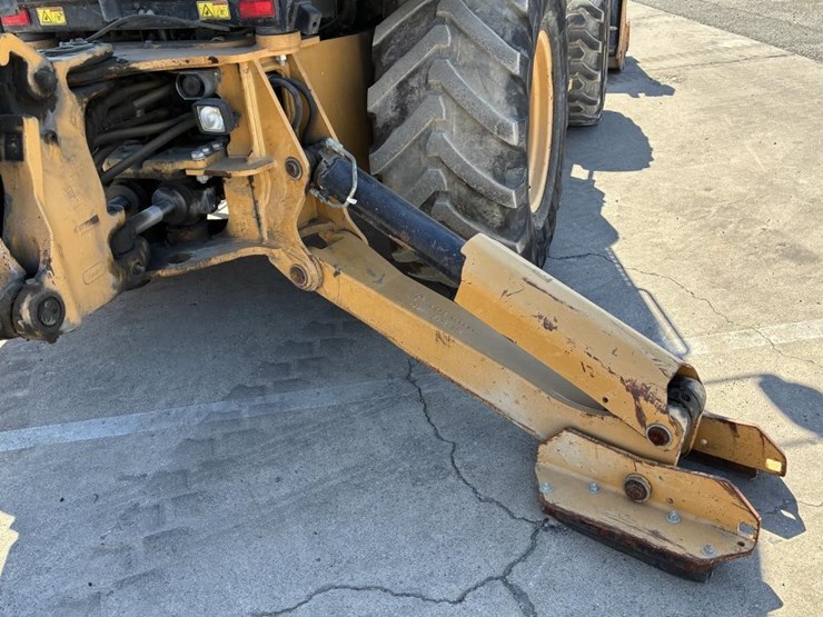 2014-caterpillar-430e-image-21