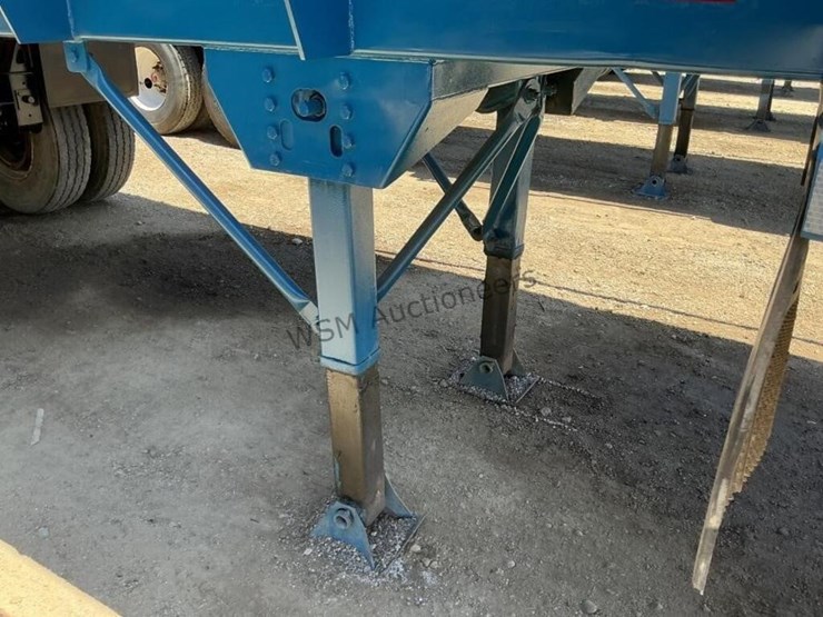 2014-versa-v-bottom-spreader-trailer-image-15