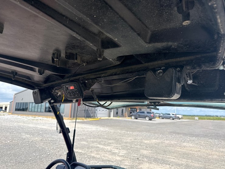2023-john-deere-gator-image-24