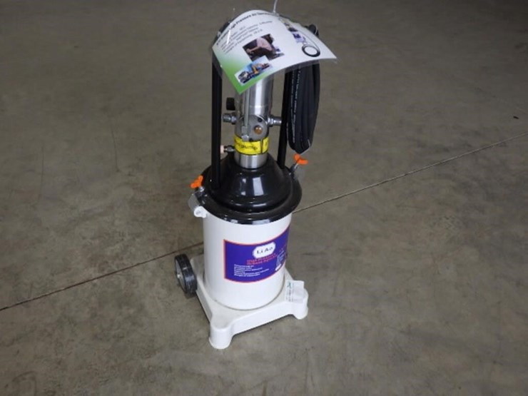 high-pressure-air-operated-grease-pump-image-4