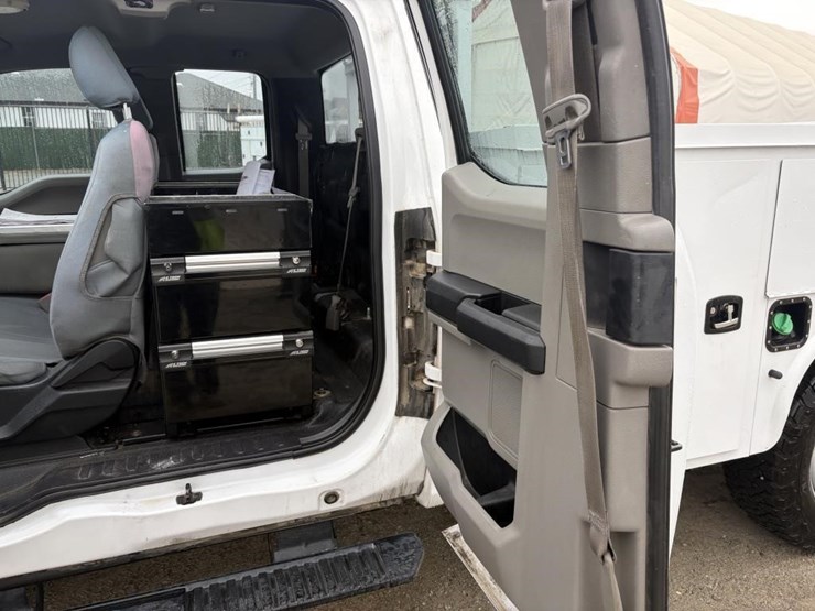 2017-ford-f350-xl-image-14