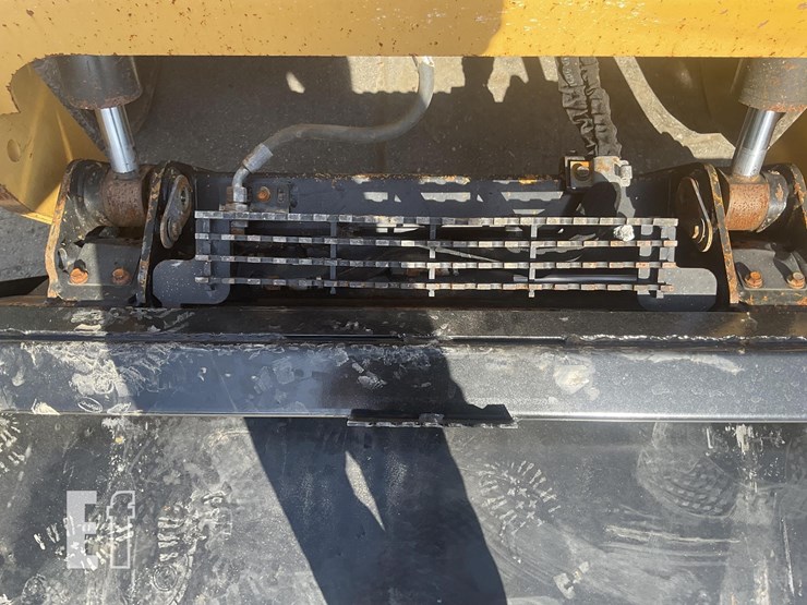 2023-caterpillar-289d3-image-12