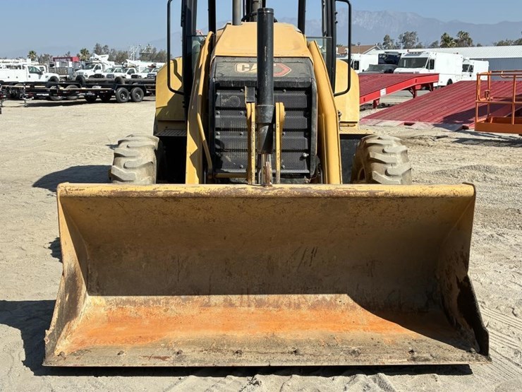 2022-caterpillar-430-image-8