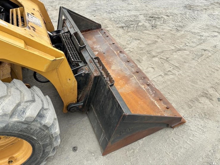2016-caterpillar-272d2-image-9