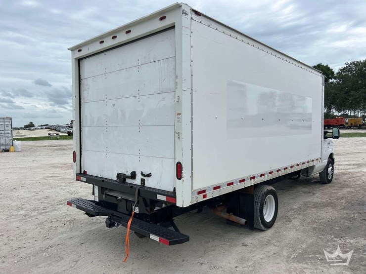 2019-ford-e350-image-3