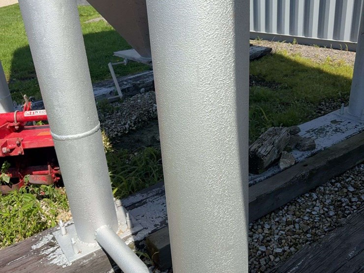 2-large-steel-fertilizer-or-storage-tanks,-holds-40-50-ton-a-piece,-around-100-ton-between-both,-welded-as-one-unit,-buyer-is-responsible-for-removing-and-loading-image-5
