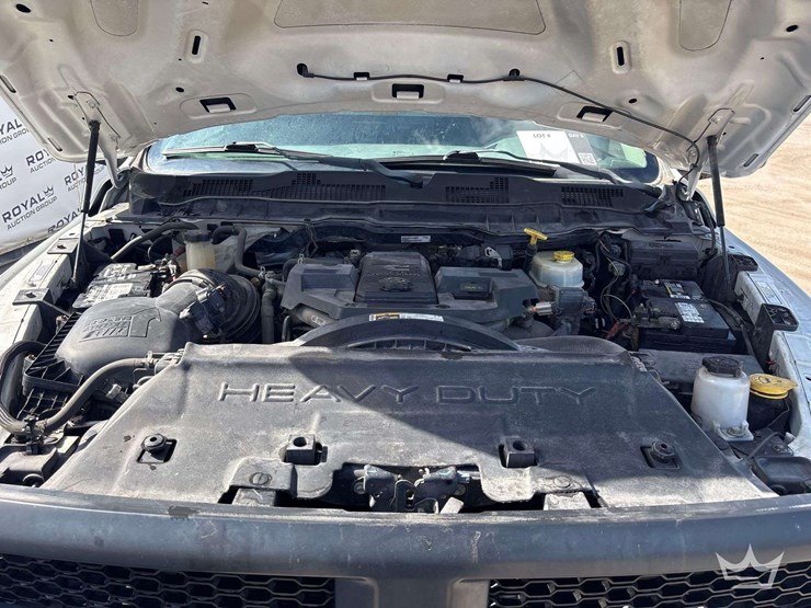 2015-dodge-3500-image-28