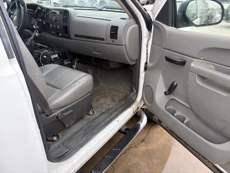 2011-chevrolet-silverado-2500-image-10