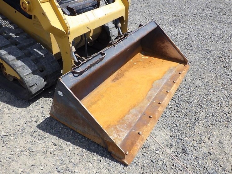 2017-caterpillar-239d-image-18