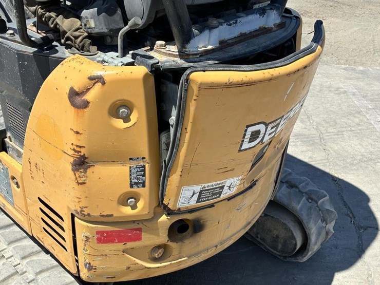 2016-deere-17g-image-11