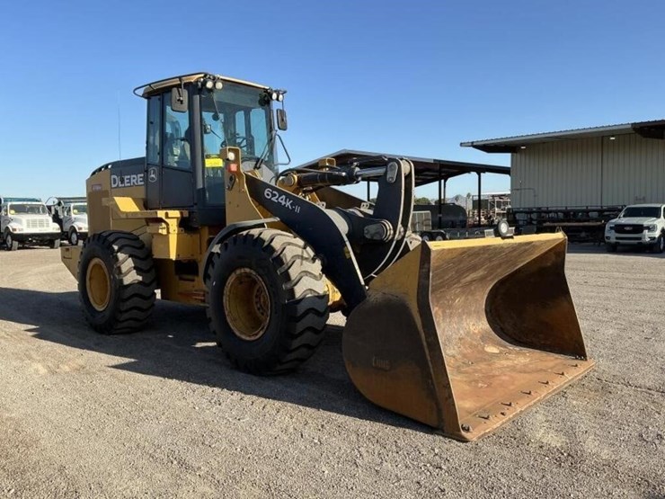 2017-deere-624k-image-4