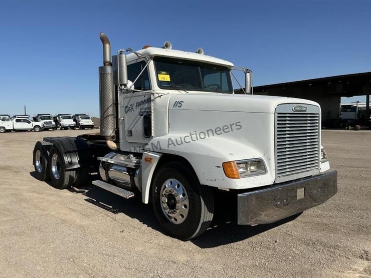1999-freightliner-fld120-image-3
