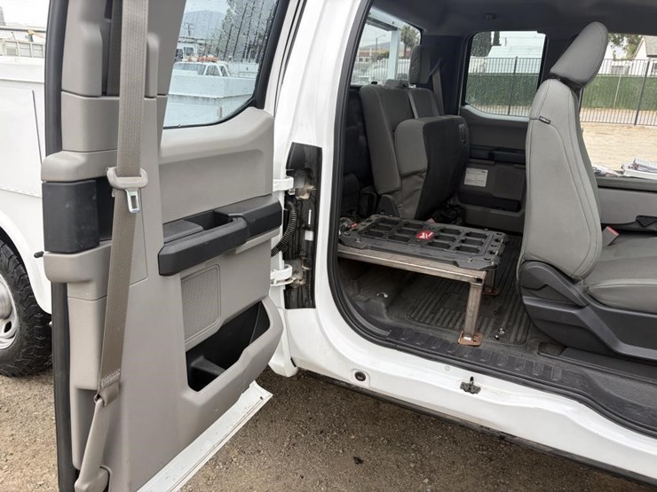 2017-ford-f350-xl-image-11