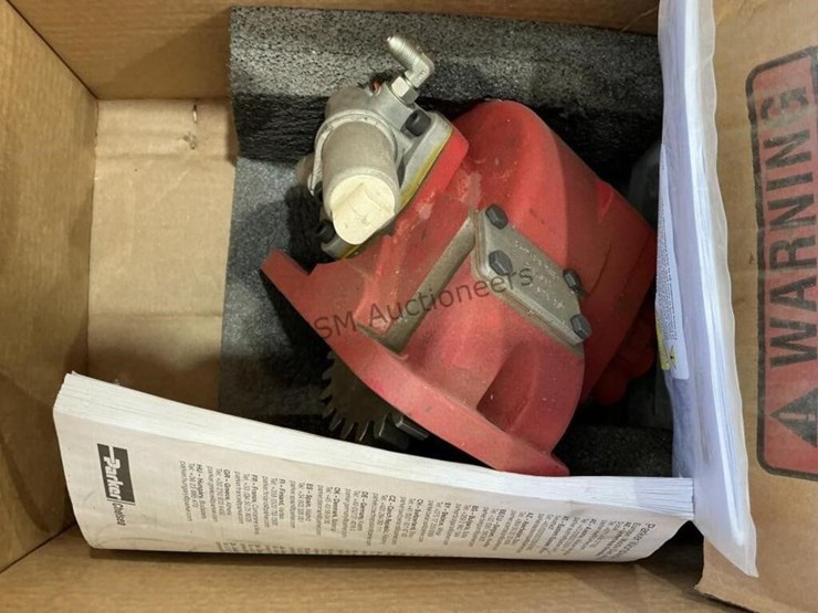 international-spreader-truck-pto-&-parts-image-3