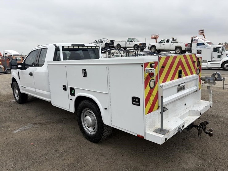 2017-ford-f350-xl-image-4
