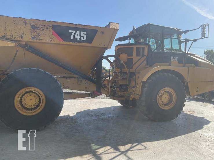 2019-caterpillar-745-image-5
